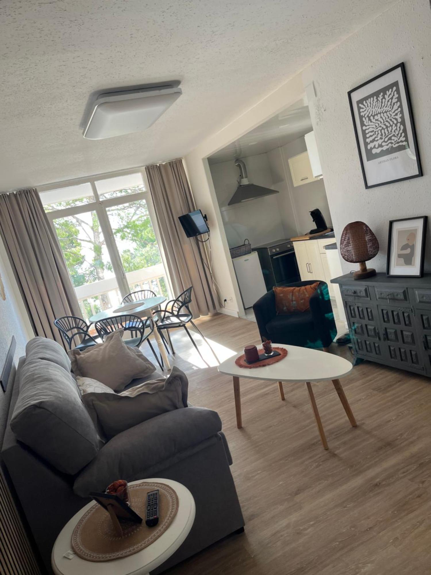 Appartement Vue Mer Avec Piscine Et Wifi Salou Bagian luar foto