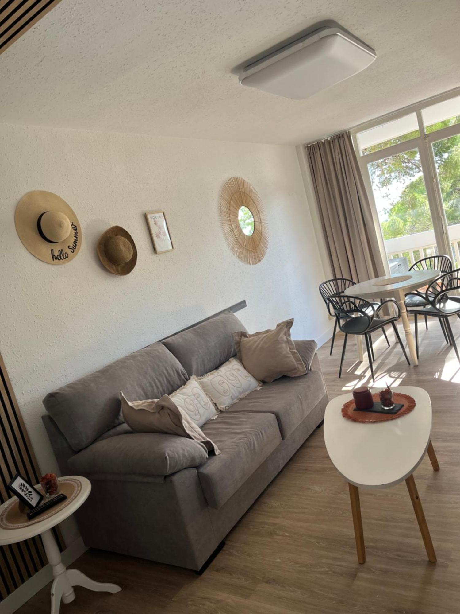 Appartement Vue Mer Avec Piscine Et Wifi Salou Bagian luar foto
